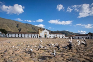 Fra Bogota: Tur til villa de Leyva, Ráquira, Casa Terracota og Pozos Azules