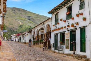 Fra Bogota: Tur til villa de Leyva, Ráquira, Casa Terracota og Pozos Azules