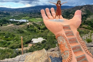 Fra Bogota: Tur til villa de Leyva, Ráquira, Casa Terracota og Pozos Azules
