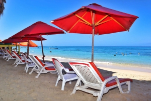 From Cartagena: Boat Trip to Playa Tranquila with Beach Club