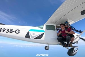 From Cartagena: Tandem Skydive, Sea view.