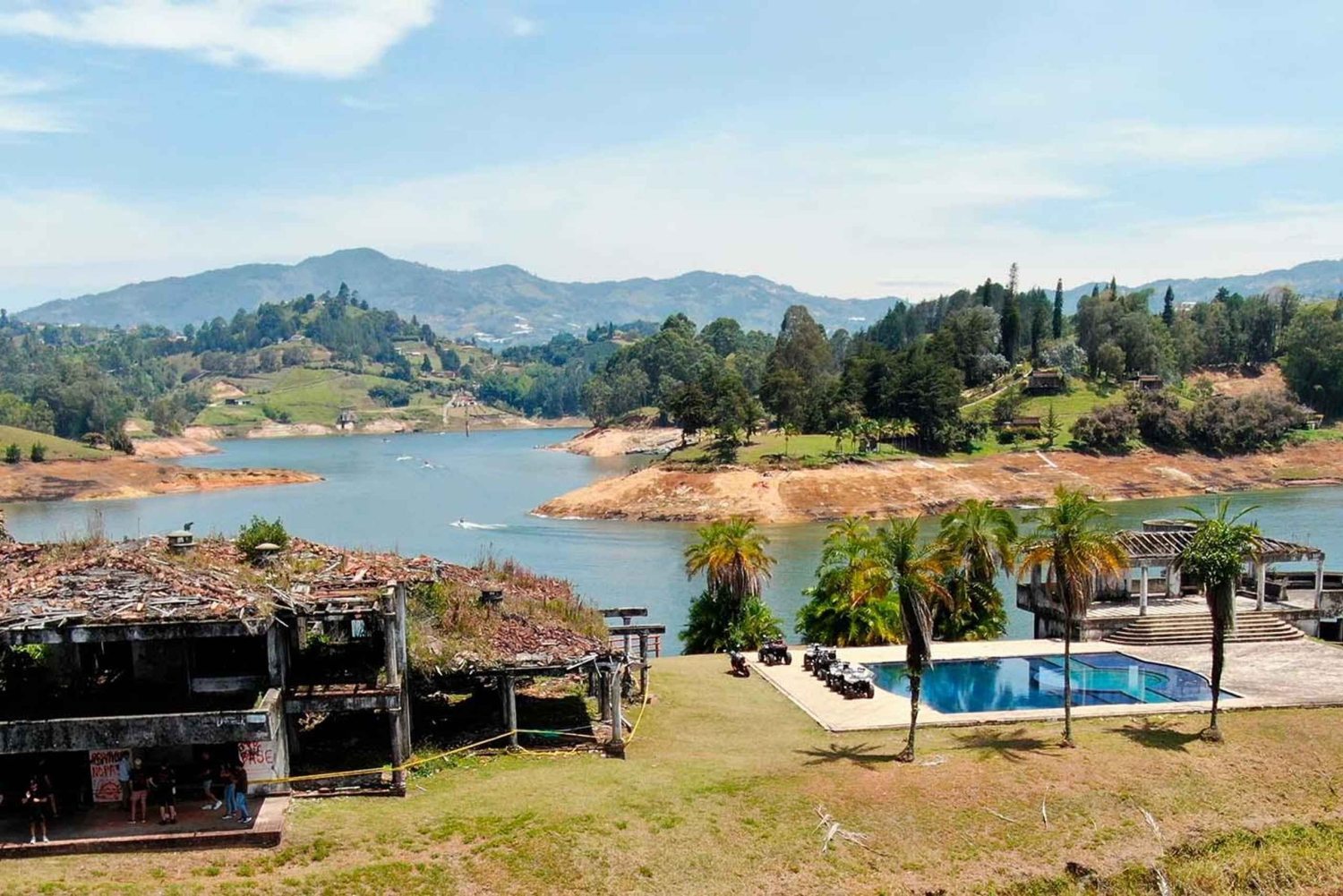 Von Guatape aus: Pablo Escobar Mansion, Paintball und Bootsfahrt