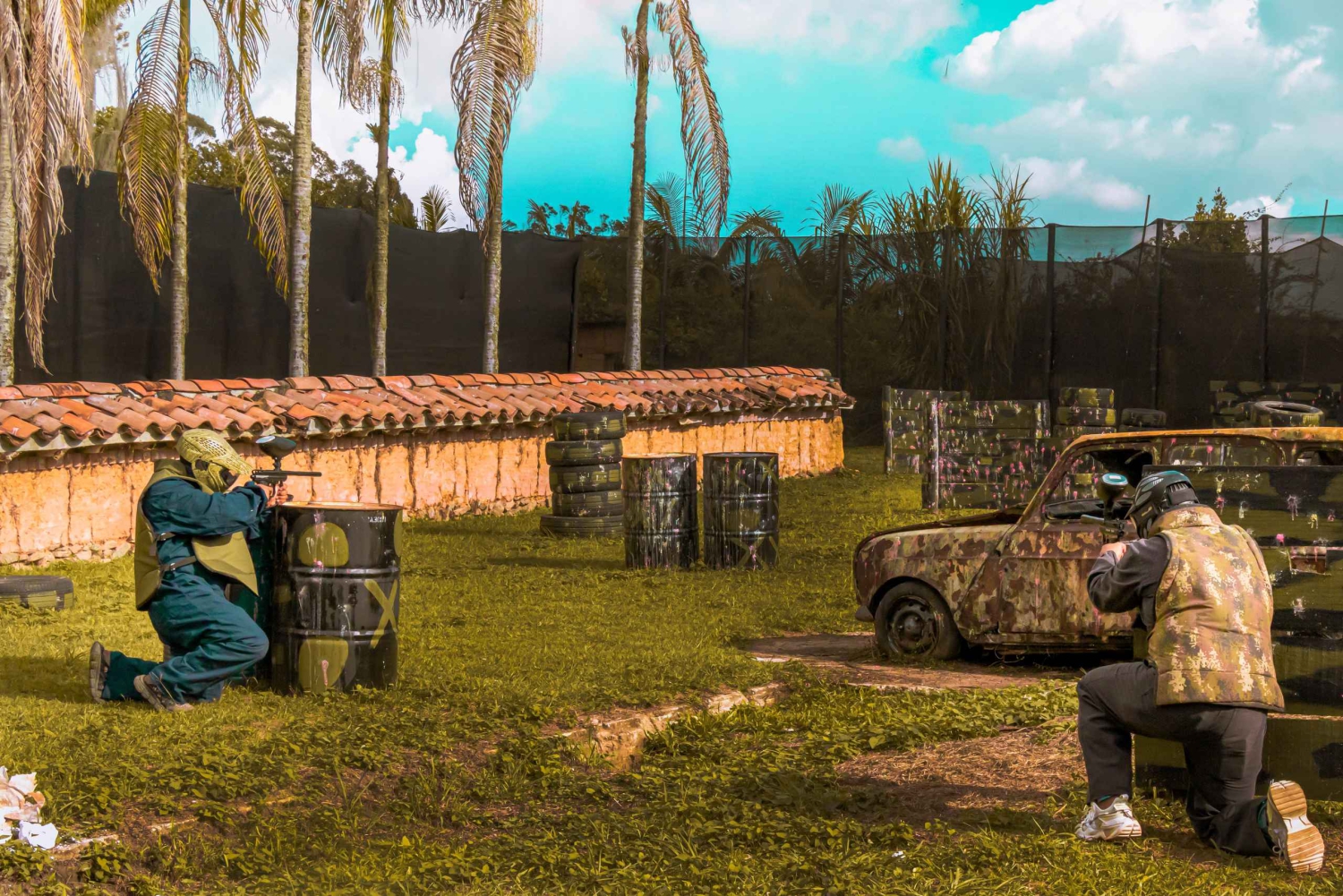 Von Guatape aus: Pablo Escobar Mansion, Paintball und Bootsfahrt