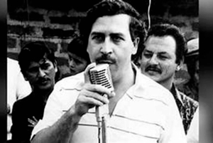 Von Guatape aus: Pablo Escobar Mansion, Paintball und Bootsfahrt