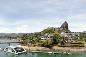 Von Guatape aus: Pablo Escobar Mansion, Paintball und Bootsfahrt