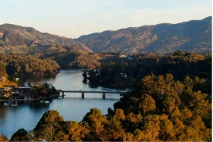 Von Guatape aus: Pablo Escobar Mansion, Paintball und Bootsfahrt