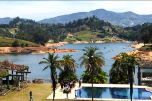Von Guatape aus: Pablo Escobar Mansion, Paintball und Bootsfahrt