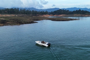 Von Guatape aus: Pablo Escobar Mansion, Paintball und Bootsfahrt