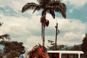 Von Medellin: 100 Jahre alte Finca, Reiten und mehr