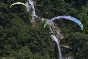 Desde Medellín: Excursión en quad y parapente en cascada