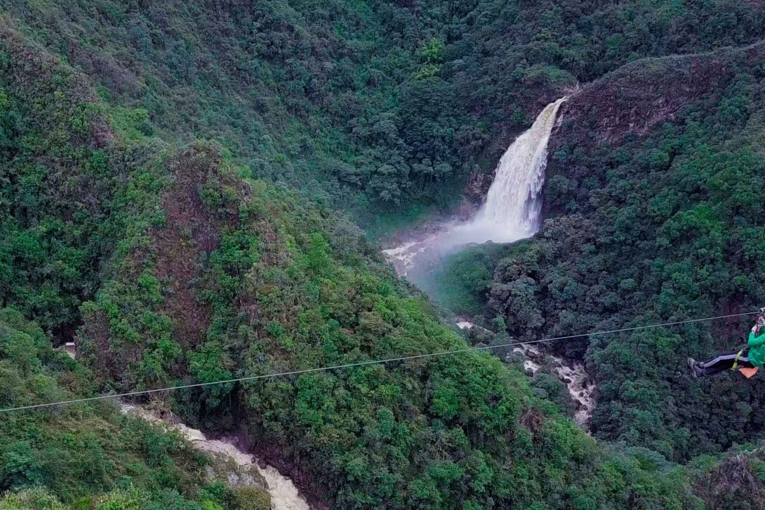 Från Medellin: Episk zipline och gigantiskt vattenfall