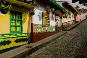 Fra Medellín: 2-dages eventyr i Guatapé og San Rafael