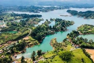 Fra Medellin: Guatape El Peñol med båt + gastronomisk tur