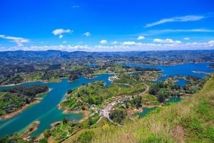 Medellin: Guatapé Tour, Lunch, Cruise, & Piedra del Peñol