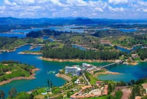Medellin: Guatapé Tour, Lunch, Cruise, & Piedra del Peñol