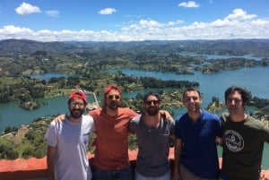 Desde Medellín: Excursión en Barco por el Lago Guatape y Caminata por la Peña El Peñol