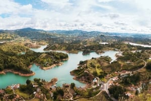 Desde Medellín: Excursión en Barco por el Lago Guatape y Caminata por la Peña El Peñol