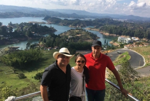 Ab Medellín: Guatape Private Tour, El Peñol, Bootsfahrt