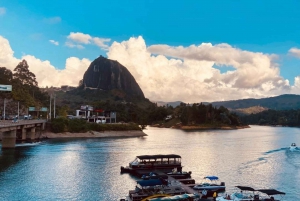 Ab Medellín: Guatape Private Tour, El Peñol, Bootsfahrt