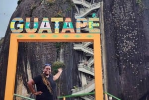 Ab Medellín: Guatape Private Tour, El Peñol, Bootsfahrt