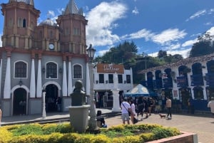 Ab Medellín: Guatape Private Tour, El Peñol, Bootsfahrt