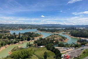 Ab Medellín: Guatape Private Tour, El Peñol, Bootsfahrt