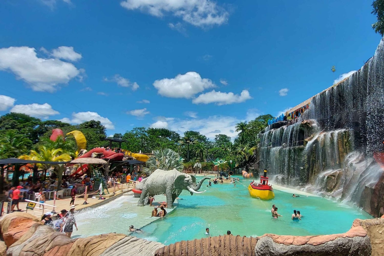 Fra Medellín: Dagstur til temaparken Hacienda Nápoles