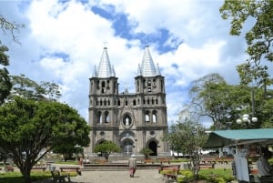 Da Medellín: gita di 1 giorno a Jardín, Andes e Hispania