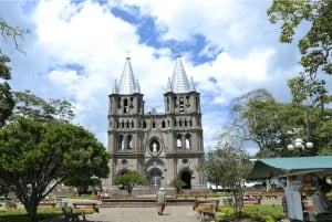 Ab Medellín: Jardín, Andes und Hispania Tagestour