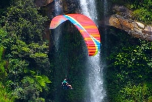 Desde Medellín: Combo Parapente y Rafting