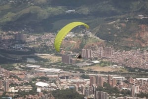 Desde Medellín: Excursión en parapente con GoPro Fotos y Vídeos
