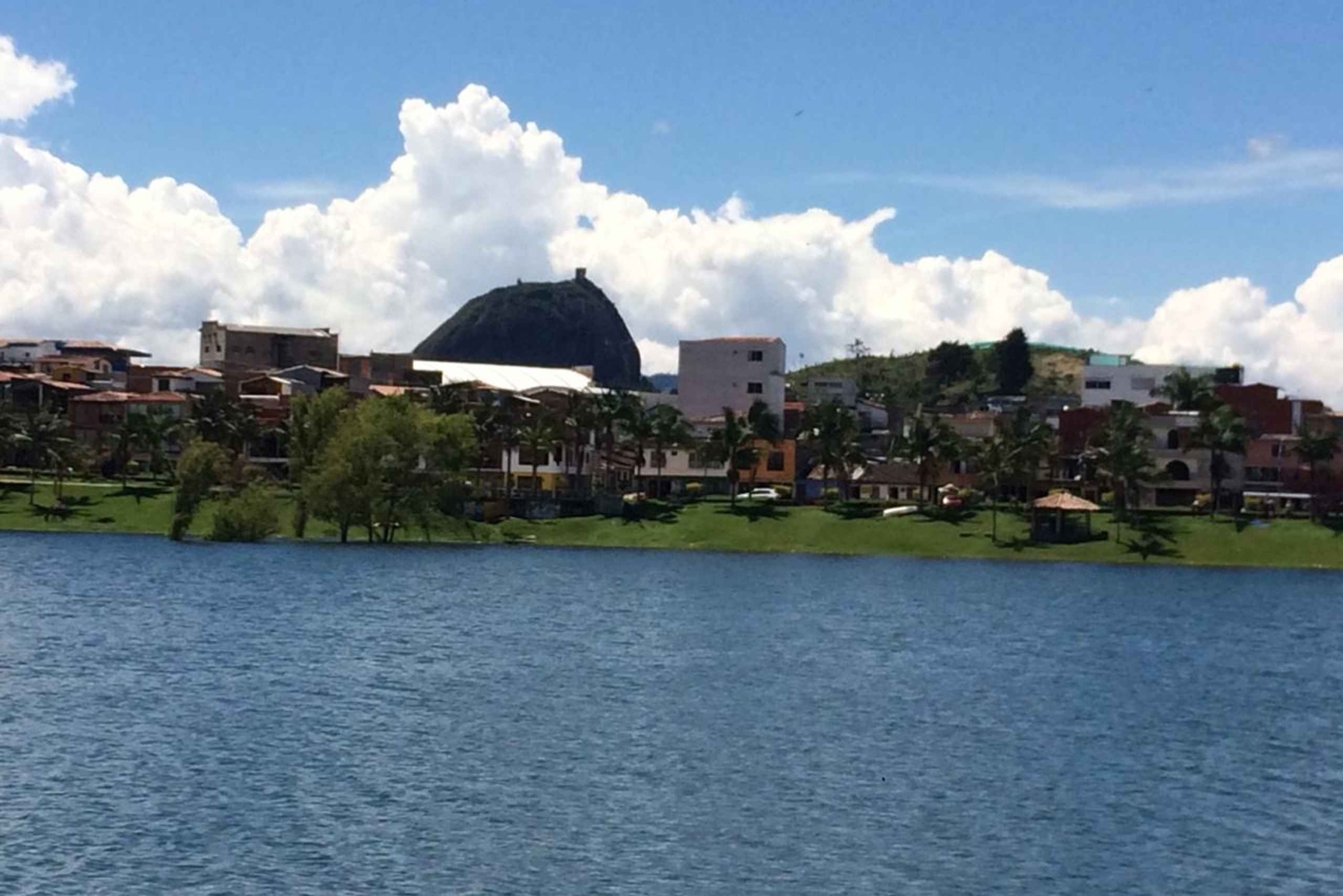 Z Medellin: prywatna wycieczka do Guatape z kawą