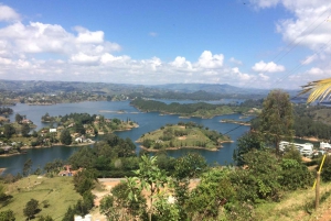 Fra Medellin: Privat Guatape-tur med kaffe