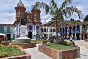 Fra Medellin: Privat Guatape-tur med kaffe