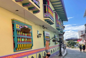 Fra Medellin: Privat Guatape-tur med kaffe