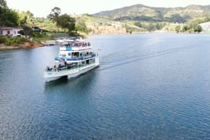 From Medellín: Private Guatapé Tour with El Peñol Ticket