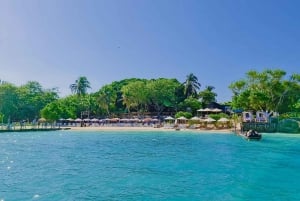 Full-day tour of 3 private islands in the Rosario Islands