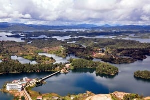 Tour di un giorno intero a Guatapé Piedra del Peñol da Medellin