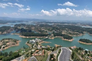 Tour di un giorno intero a Guatapé Piedra del Peñol da Medellin