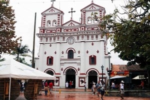 Tour di un giorno intero a Guatapé Piedra del Peñol da Medellin