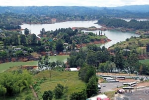 Tour di un giorno intero a Guatapé Piedra del Peñol da Medellin