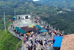 Tour di un giorno intero a Guatapé Piedra del Peñol da Medellin