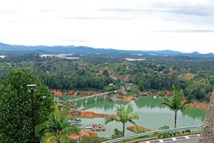 Tour di un giorno intero a Guatapé Piedra del Peñol da Medellin