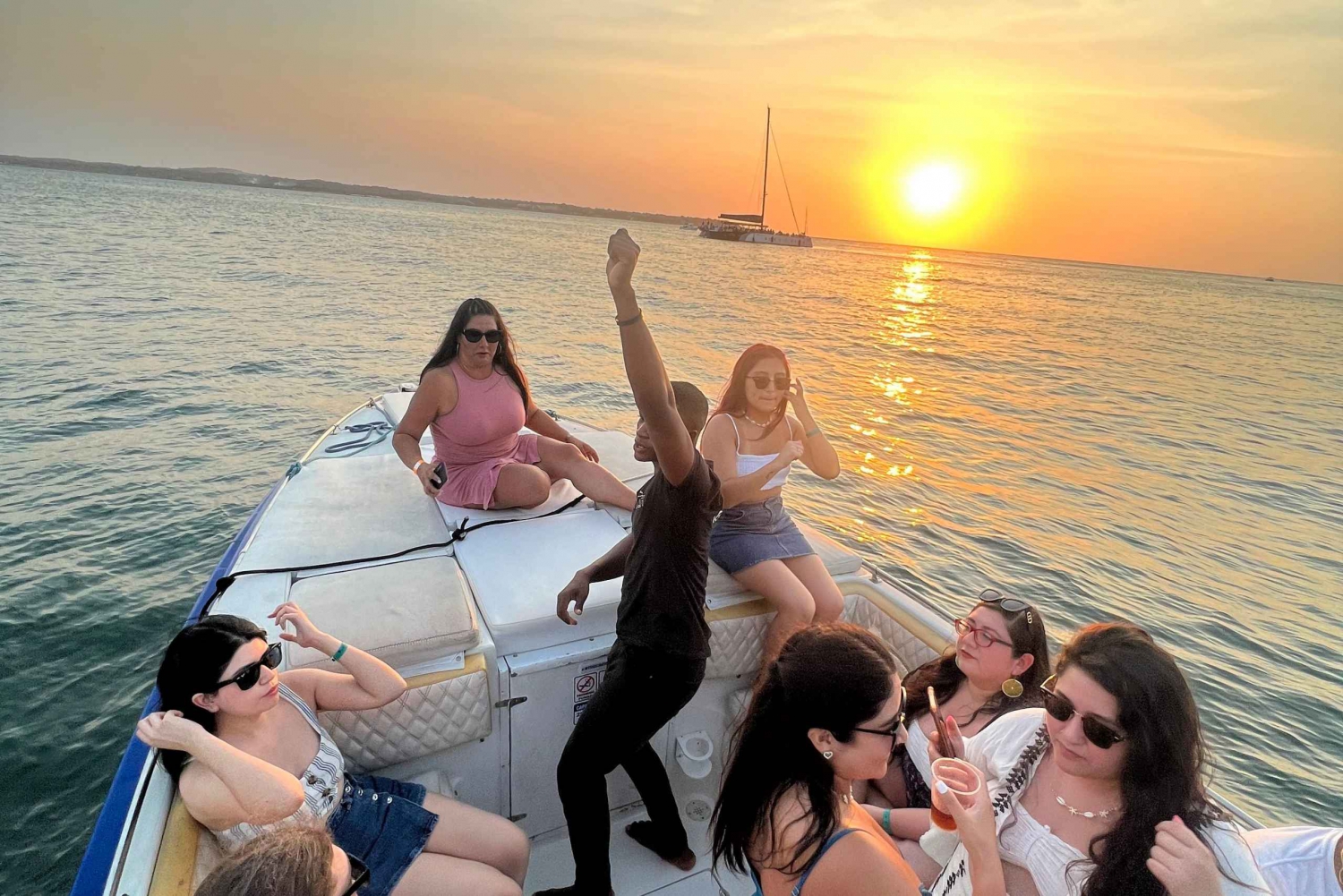 Fun sunset tour with drinks and music included