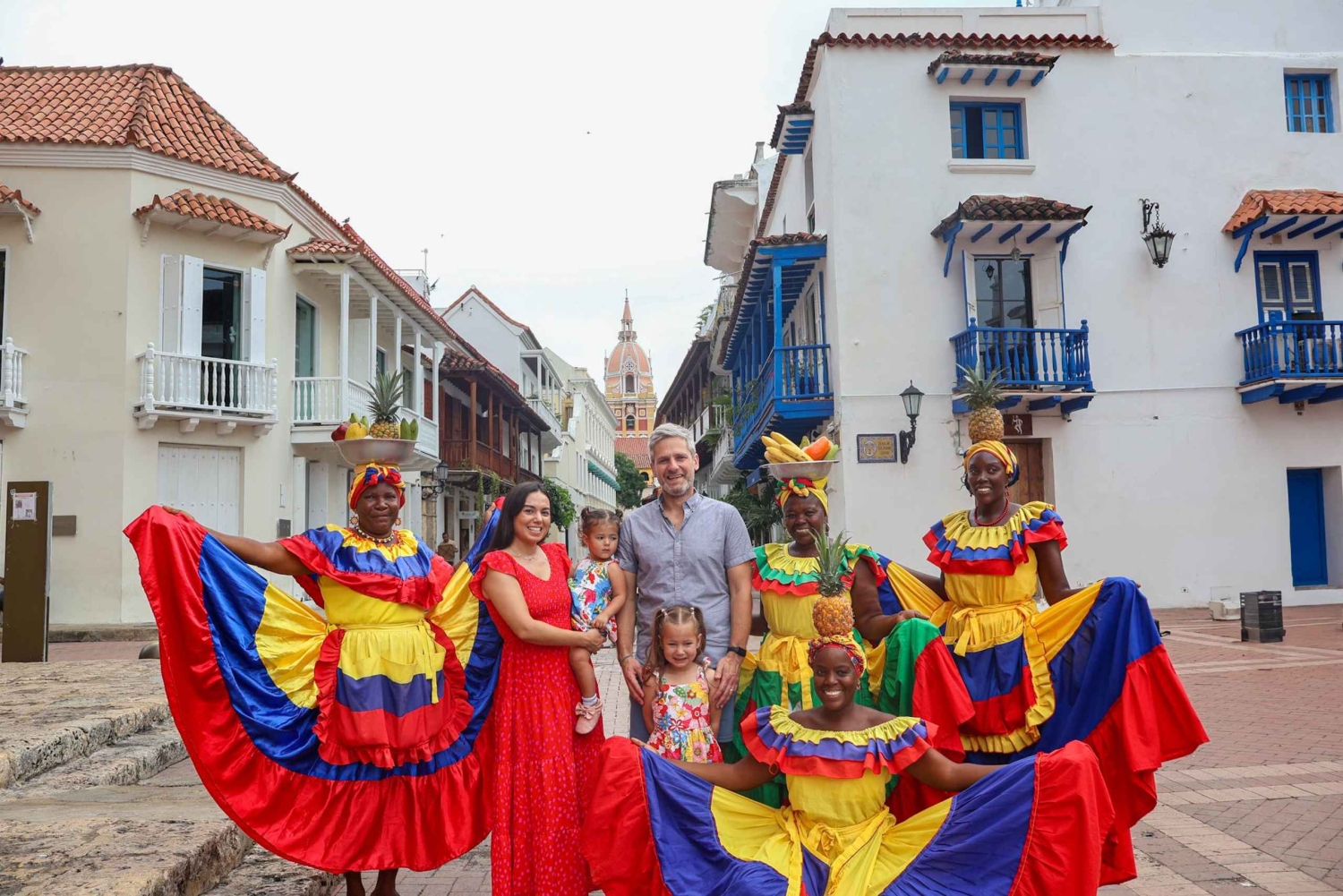 旧市街での美食ツアーとプロによる写真撮影