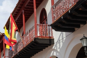 旧市街での美食ツアーとプロによる写真撮影