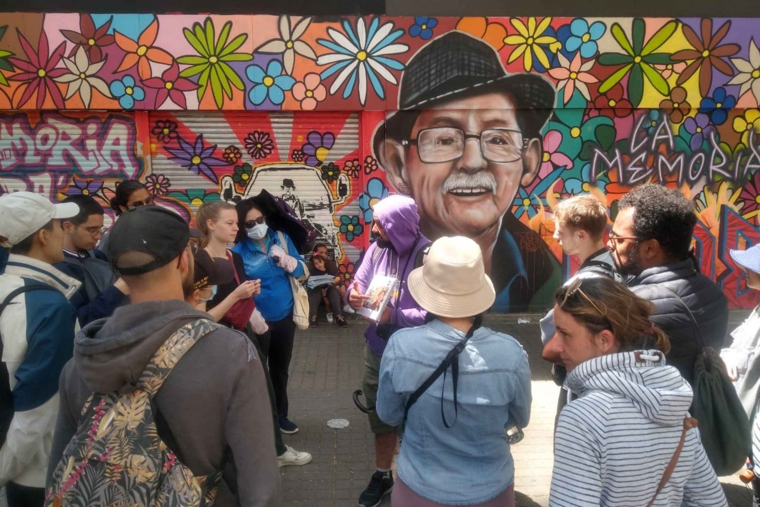 Graffiti Tour: a fascinating walk through a street art City