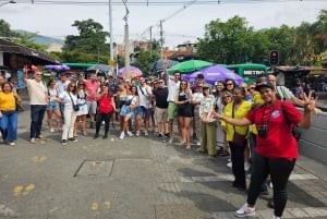 Graffitirundtur i Comuna 13 og kabelbane (med lokale guider)