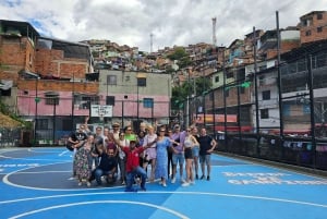 Graffitirundtur i Comuna 13 og kabelbane (med lokale guider)