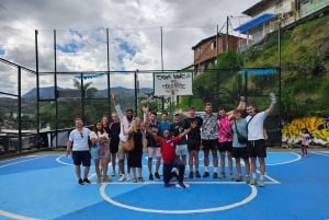 Graffitirundtur i Comuna 13 og kabelbane (med lokale guider)